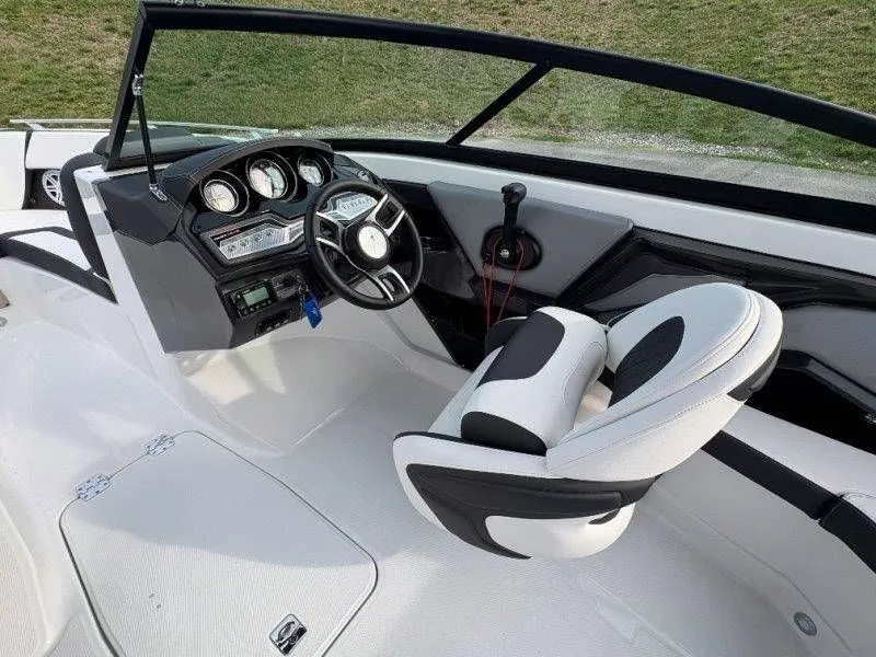 Slide: The Image of Monterey 218SS Super Sport 2023 - 52