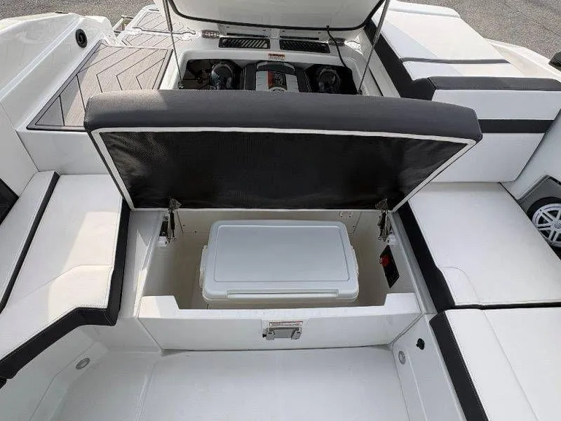 Slide: The Image of Monterey 218SS Super Sport 2023 - 57