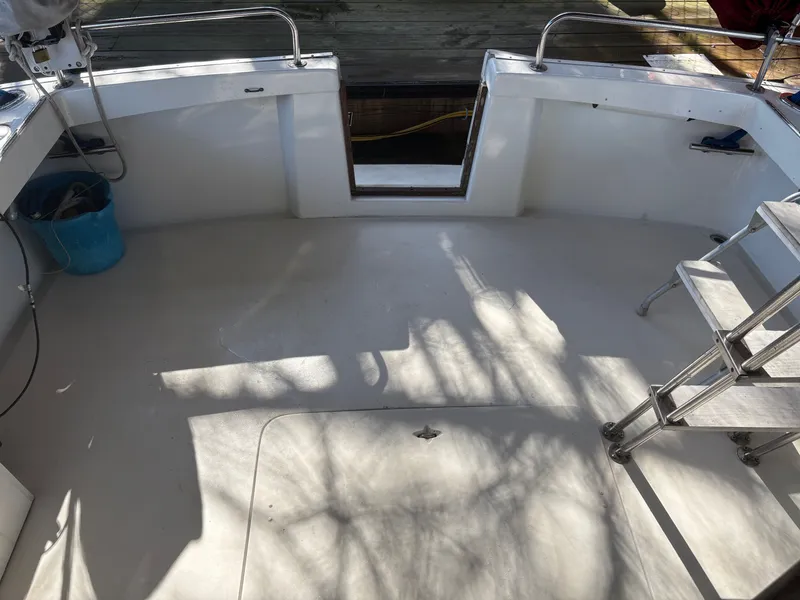 Slide: The Image of Interior of a 1983 Mainship 34 Mark III boat. - 11