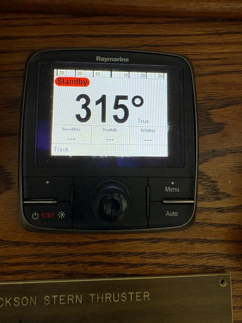 Slide: The Image of Raymarine compass display on Mainship 34 Mark III, heading 315 degrees. - 41