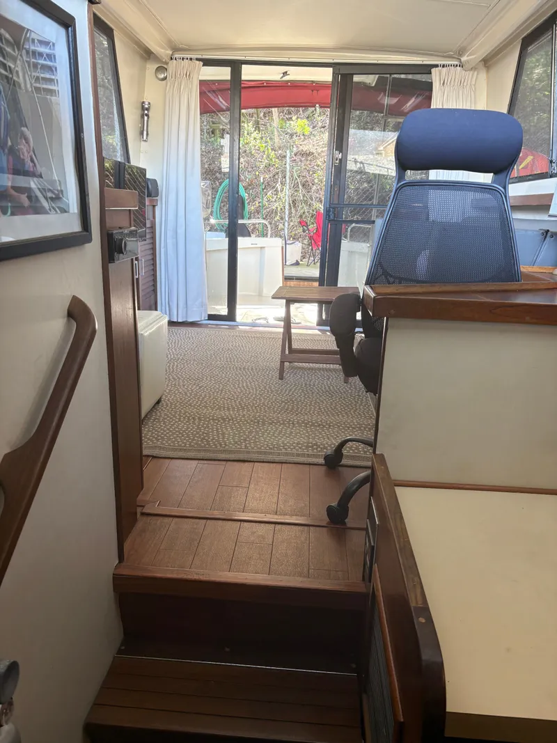 Slide: The Image of Mainship 34 Mark III 1983 - 50