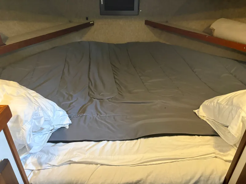 Slide: The Image of Mainship 34 Mark III 1983 - 51