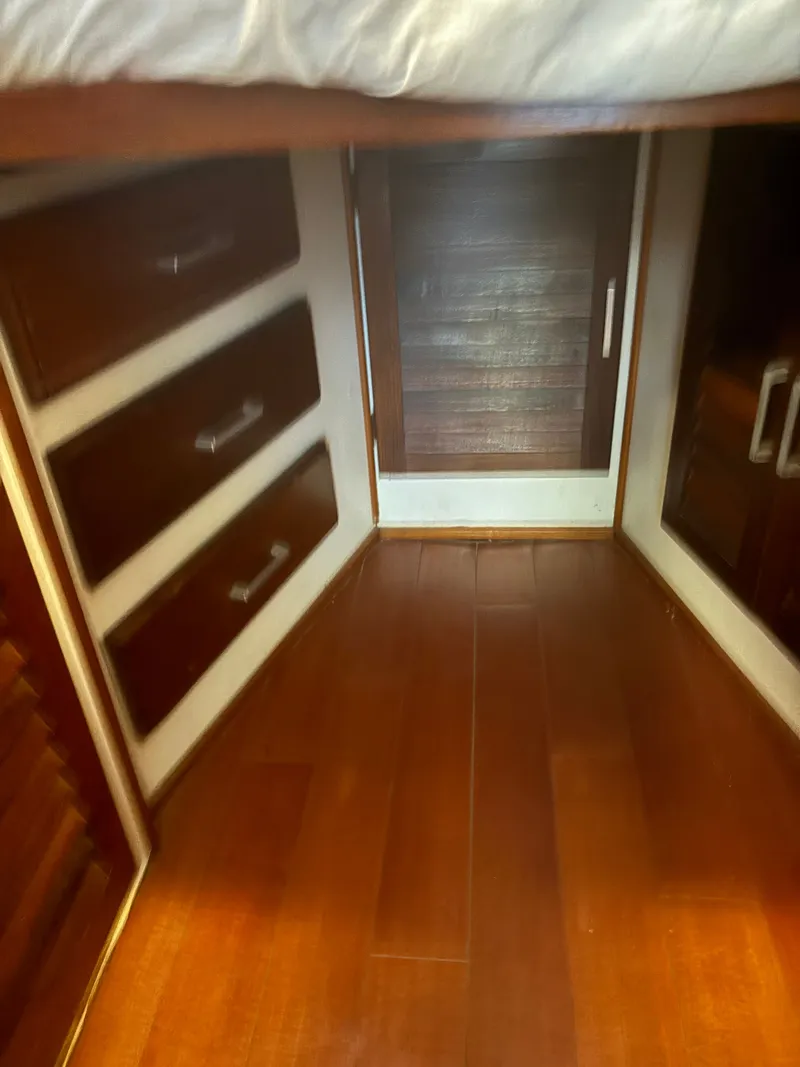 Slide: The Image of Mainship 34 Mark III 1983 - 52