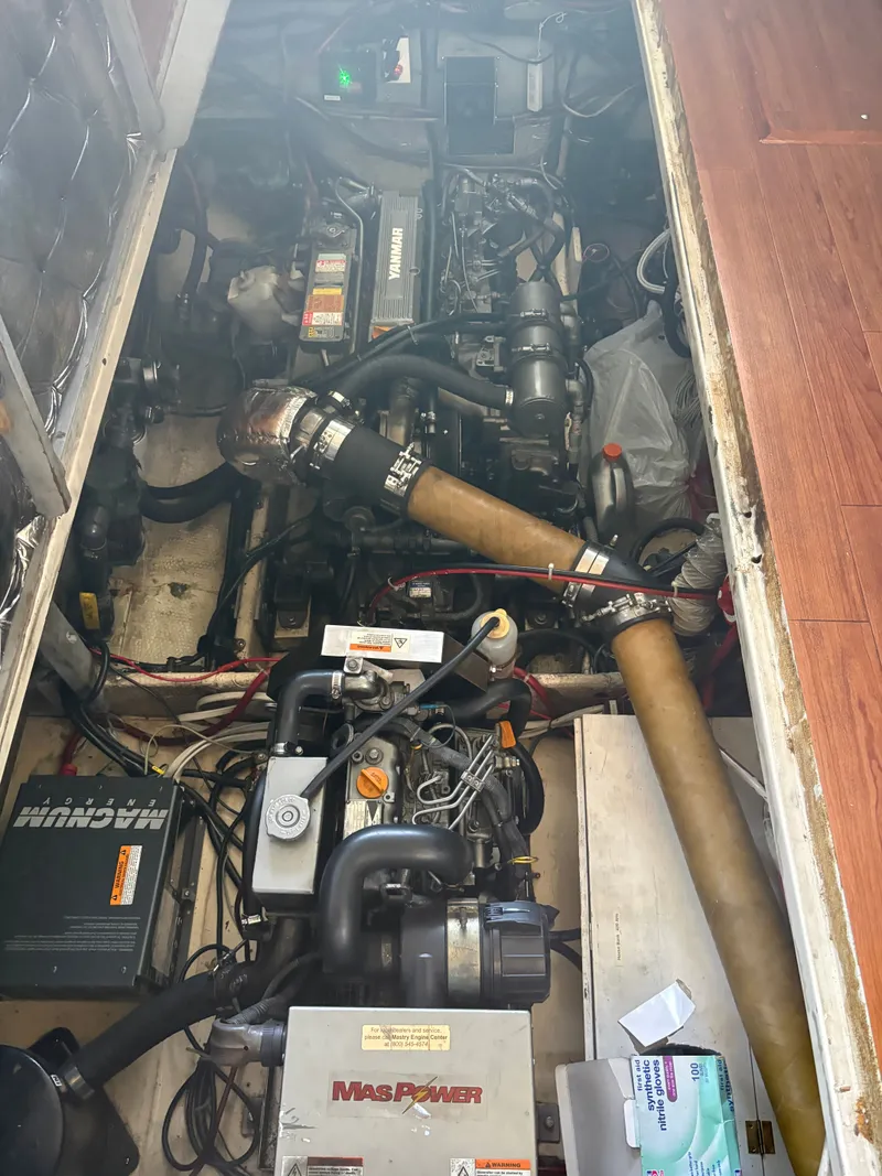 Slide: The Image of Mainship 34 Mark III 1983 - 58