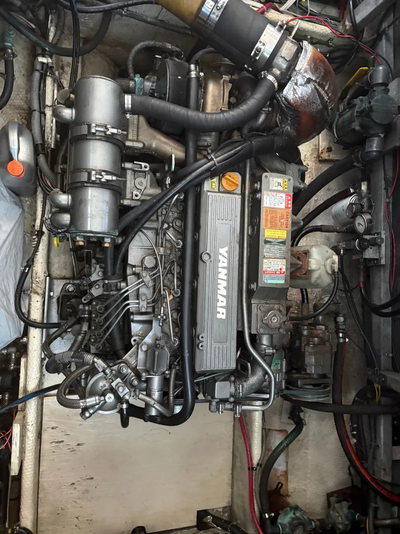 Slide: The Image of Mainship 34 Mark III 1983 - 59