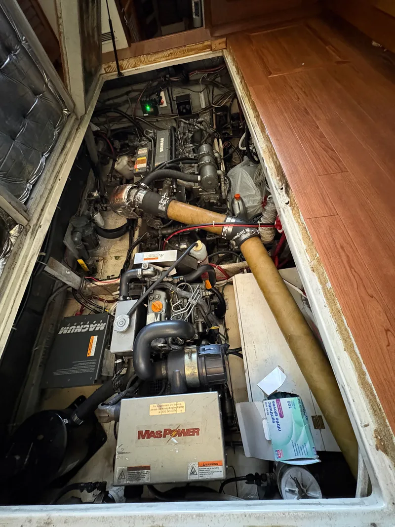 Slide: The Image of Mainship 34 Mark III 1983 - 63