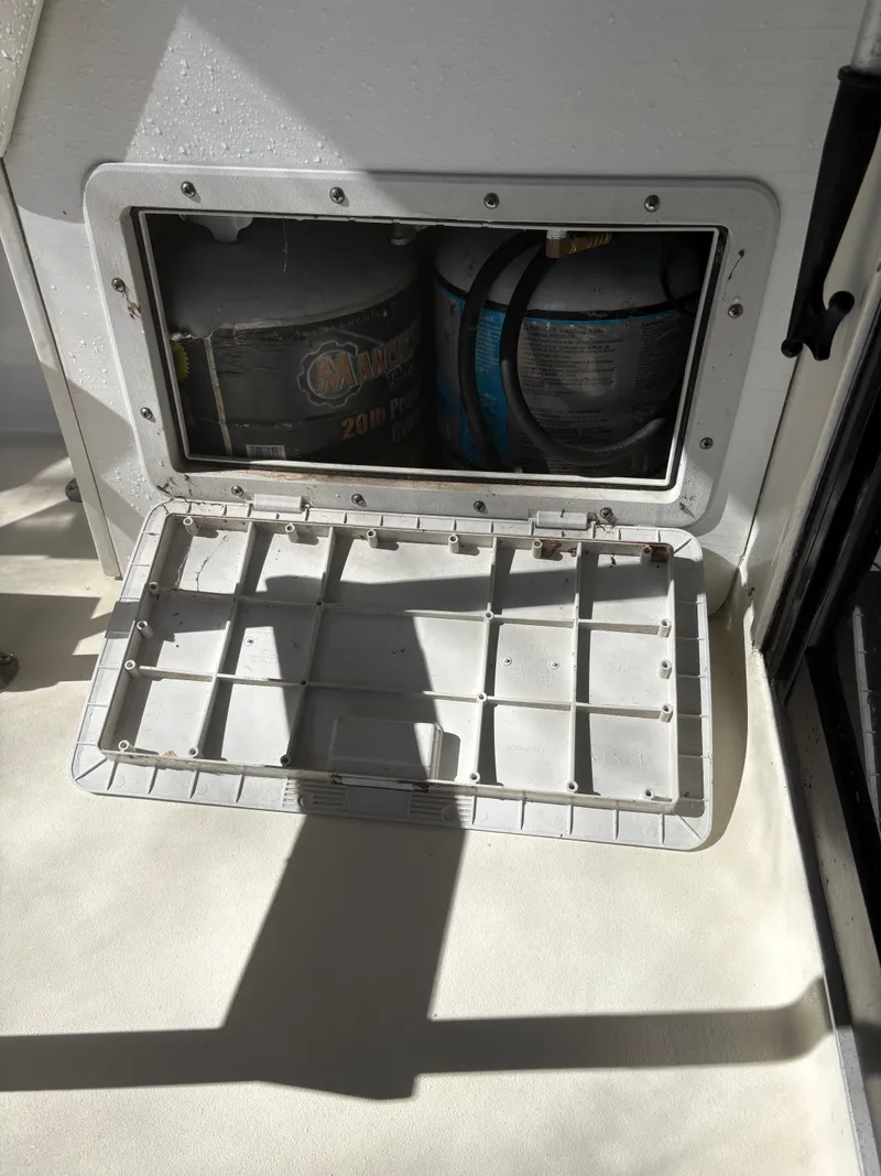 Slide: The Image of Mainship 34 Mark III 1983 - 68