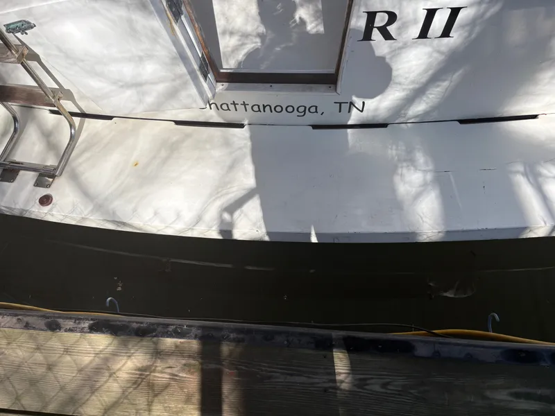 Slide: The Image of Mainship 34 Mark III 1983 - 70