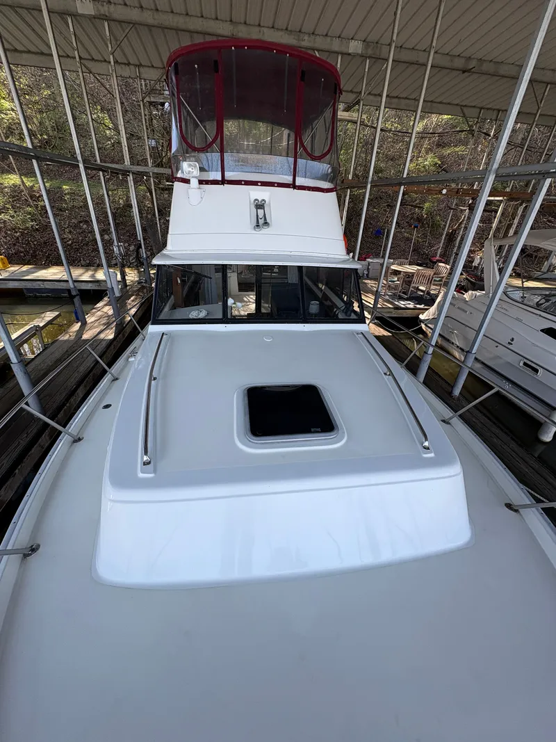 Slide: The Image of Mainship 34 Mark III 1983 - 71