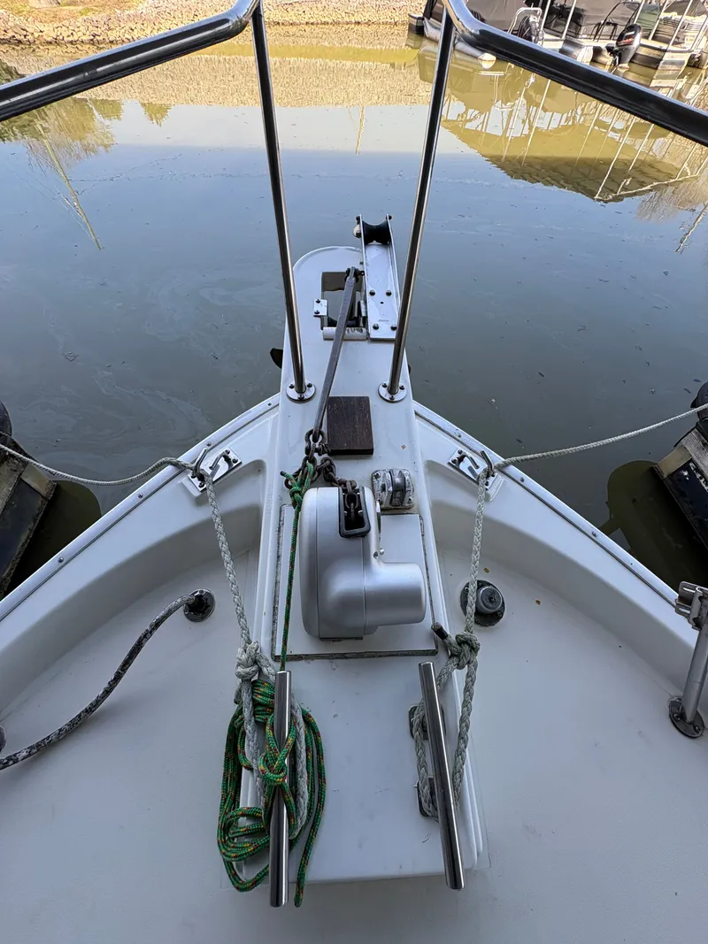 Slide: The Image of Mainship 34 Mark III 1983 - 72