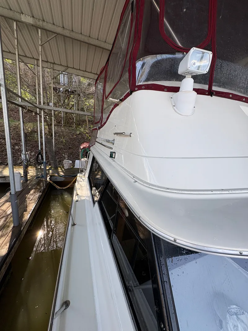 Slide: The Image of Mainship 34 Mark III 1983 - 75