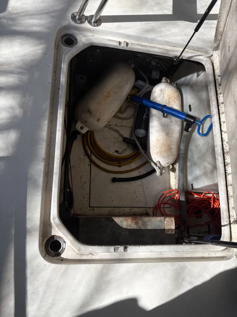 Slide: The Image of Mainship 34 Mark III 1983 - 78