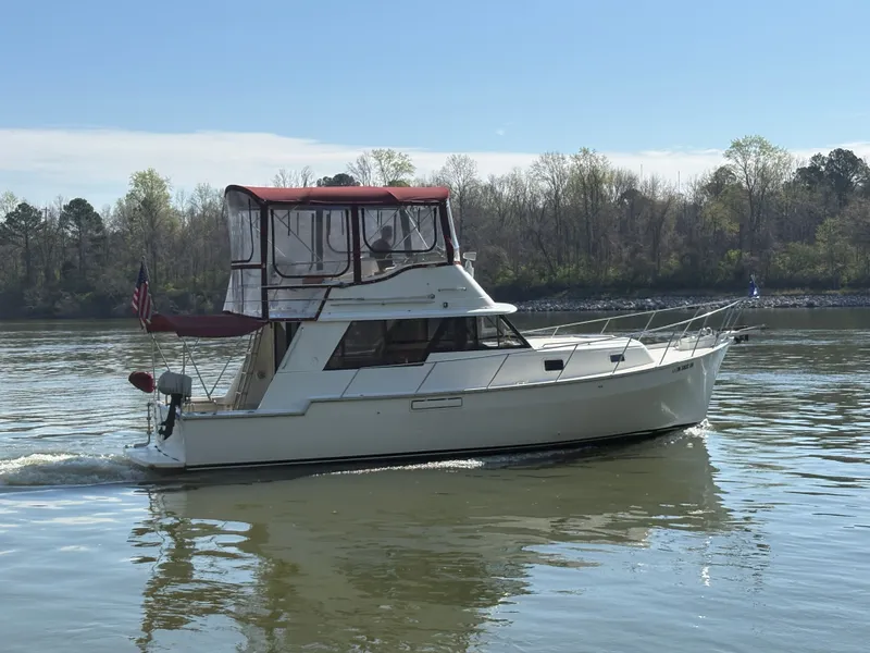 Slide: The Image of Mainship 34 Mark III 1983 - 81