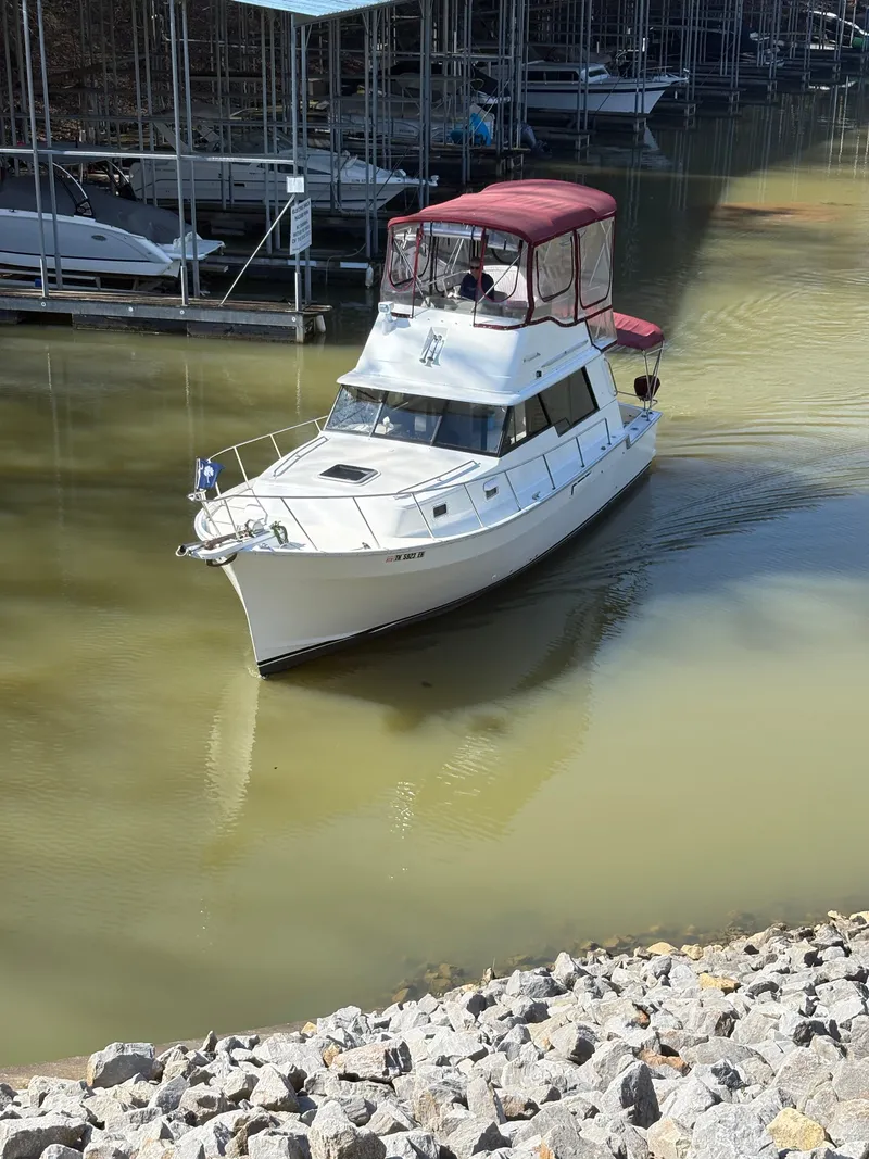 Slide: The Image of Mainship 34 Mark III 1983 - 82