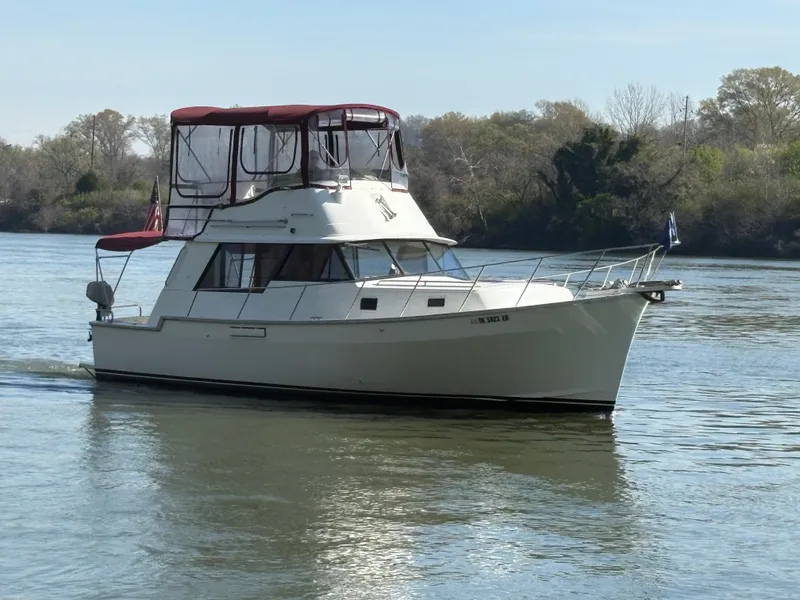 Slide: The Image of Mainship 34 Mark III 1983 - 85