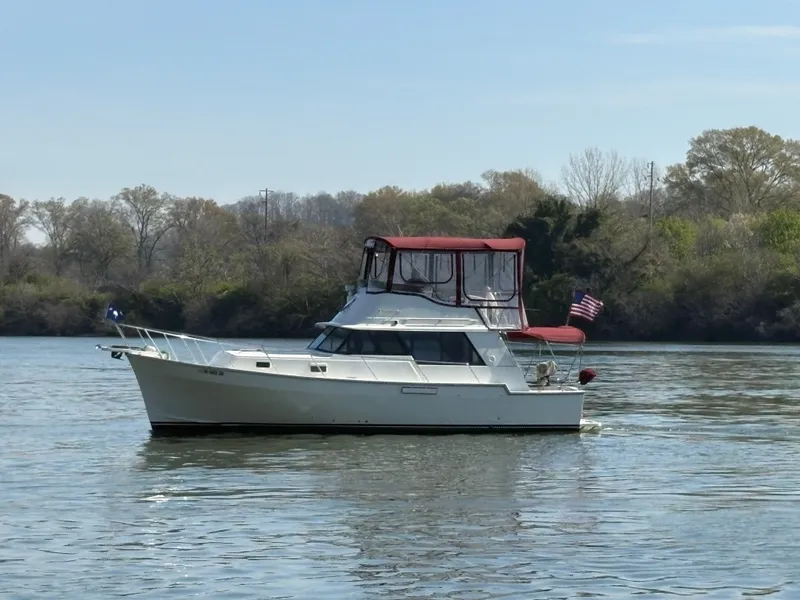 Slide: The Image of Mainship 34 Mark III 1983 - 88