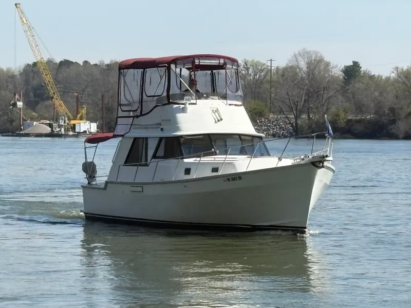 Slide: The Image of Mainship 34 Mark III 1983 - 89