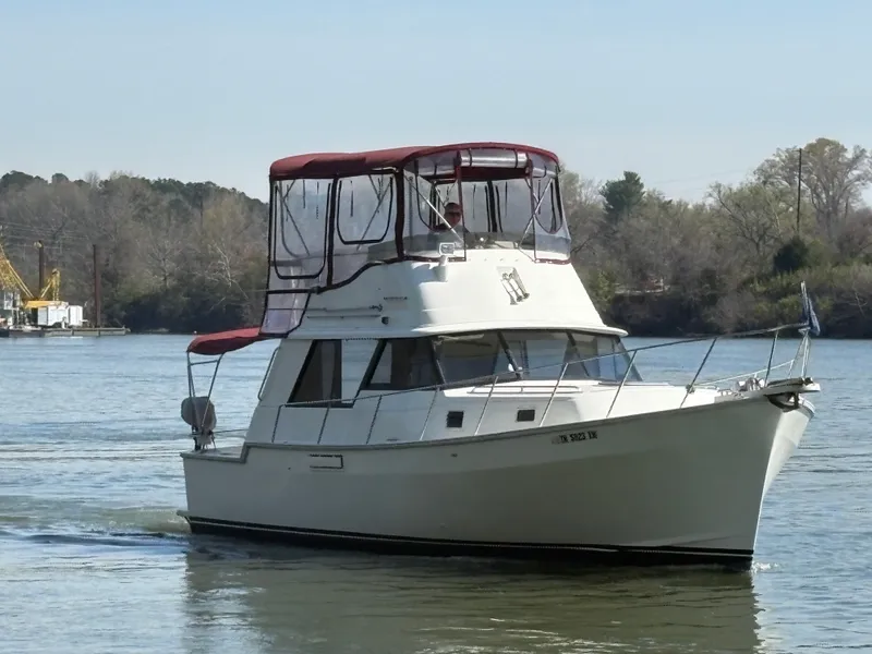 Slide: The Image of Mainship 34 Mark III 1983 - 90