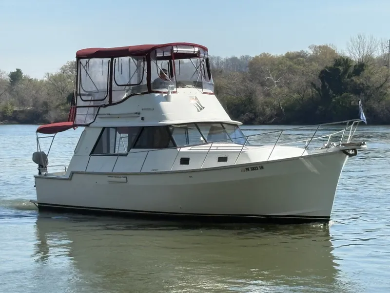 Slide: The Image of Mainship 34 Mark III 1983 - 93