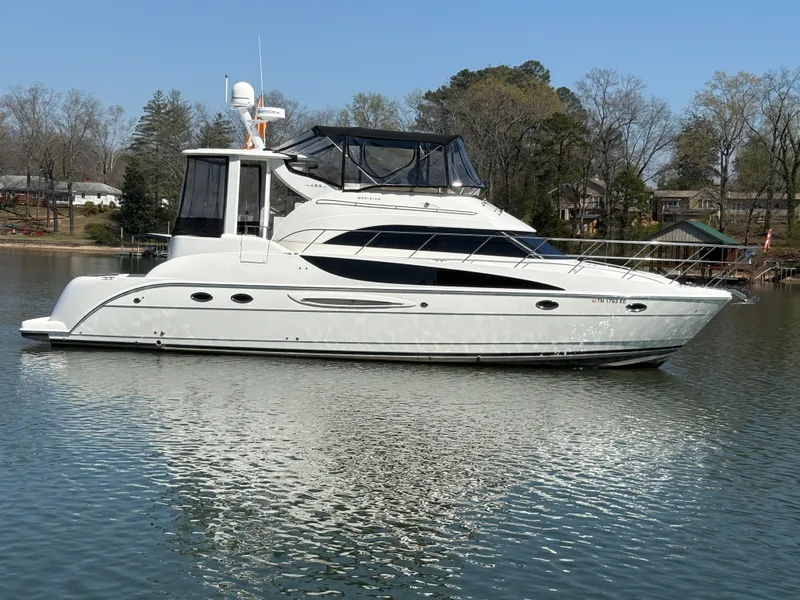 The Image of 2007 Meridian 459 Motoryacht on calm water. - 0