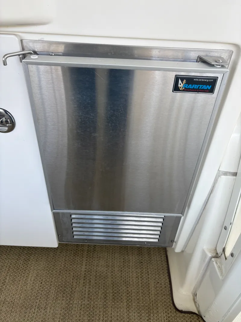 Slide: The Image of Raritan ice maker on 2007 Meridian 459 Motoryacht. - 21