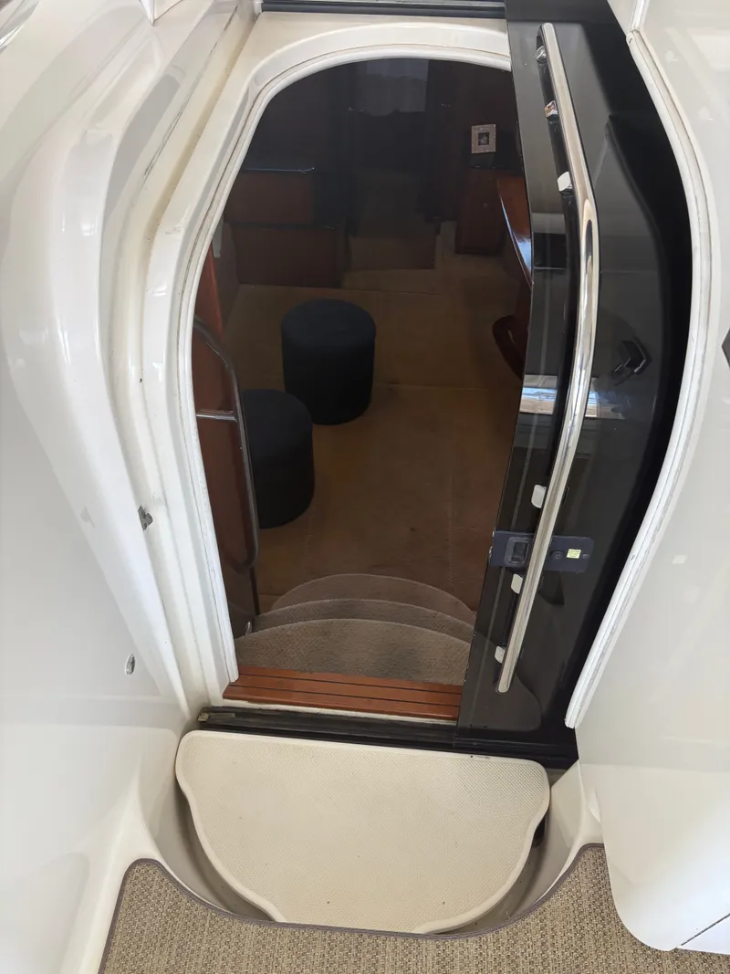 Slide: The Image of Entrance to 2007 Meridian 459 Motoryacht, interior view. - 25