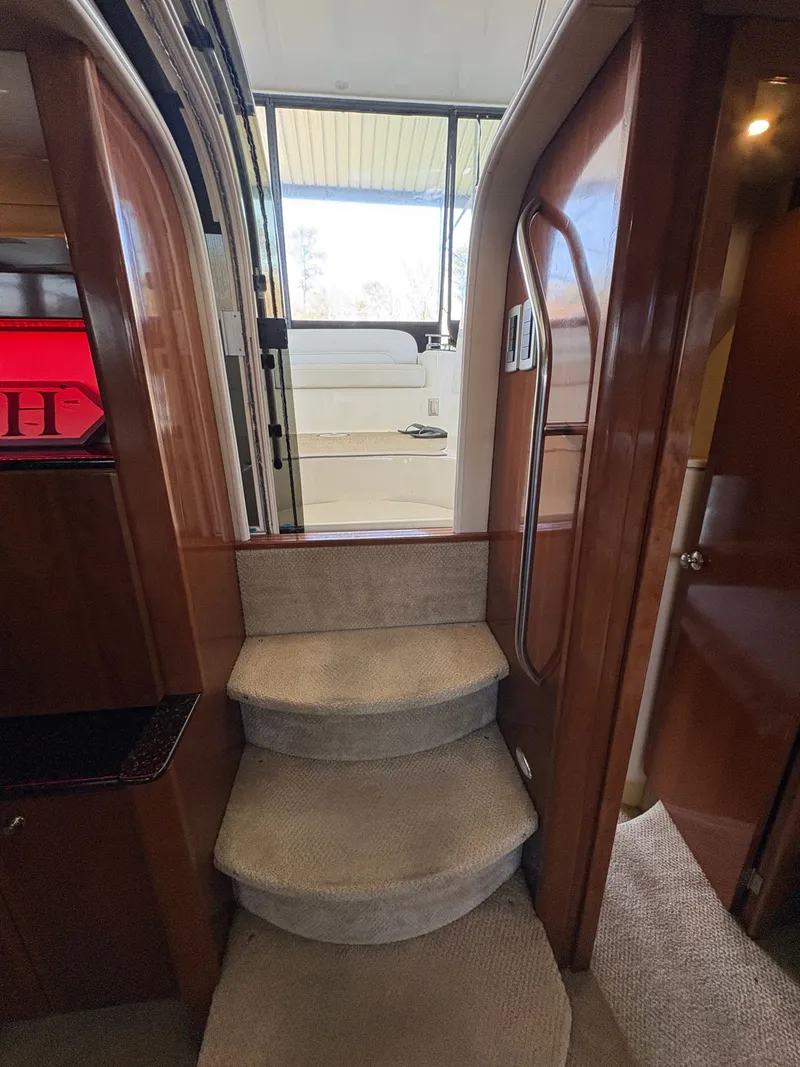 Slide: The Image of Interior of 2007 Meridian 459 Motoryacht with stairs and window. - 32