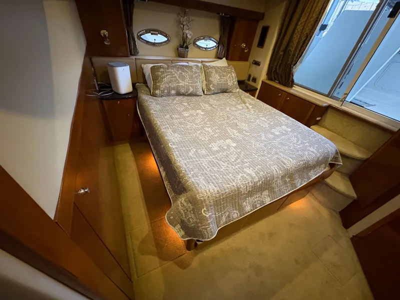 Slide: The Image of Luxurious bedroom in a 2007 Meridian 459 Motoryacht. - 43