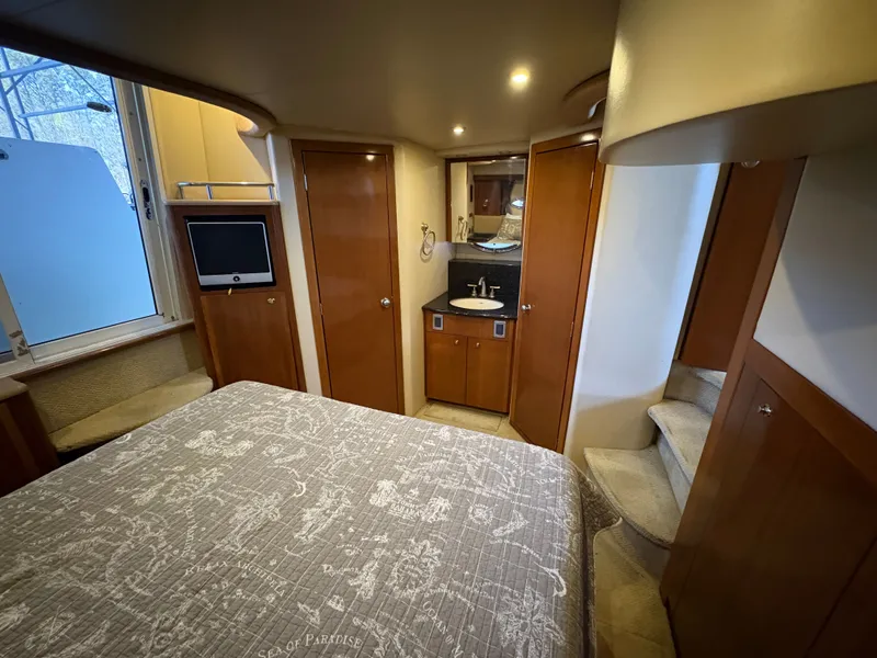Slide: The Image of Interior of 2007 Meridian 459 Motoryacht with bed and sink. - 46