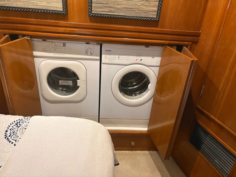 Slide: The Image of Washer and dryer in Carver 530 Voyager Pilothouse, year 2000. - 20