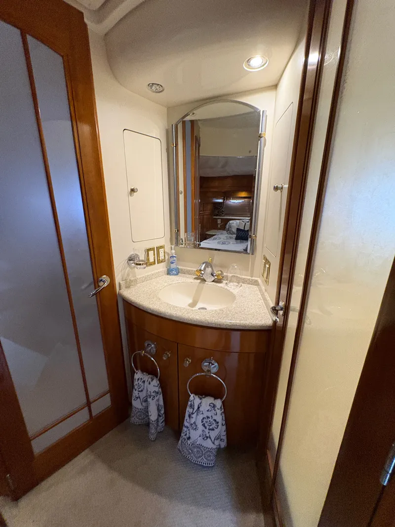 Slide: The Image of Luxurious bathroom in Carver 530 Voyager Pilothouse 2000 yacht. - 33