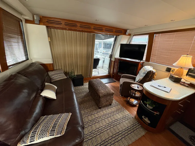 Slide: The Image of Interior of 2000 Carver 530 Voyager Pilothouse yacht. - 5