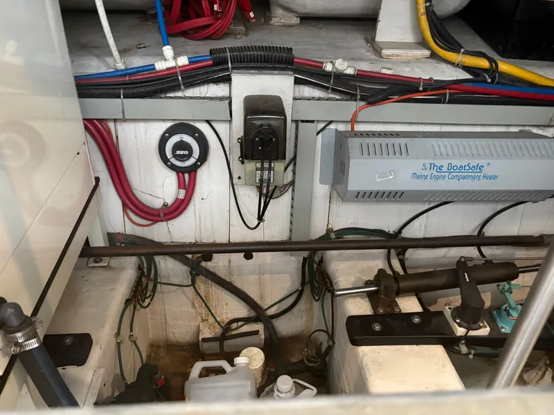 Slide: The Image of Carver Yachts 530 Voyager Pilothouse 2000 - 69