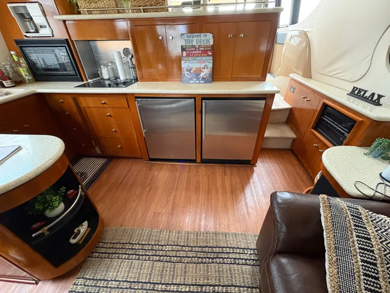 Slide: The Image of Interior of 2000 Carver 530 Voyager Pilothouse yacht. - 7