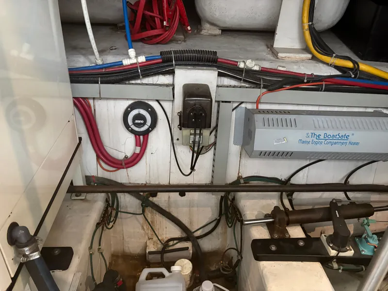 Slide: The Image of Carver Yachts 530 Voyager Pilothouse 2000 - 70