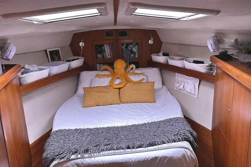 Slide: The Image of Interior of a Hunter 466 yacht with cozy bedroom. - 19