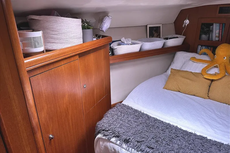Slide: The Image of Interior of a Hunter 466 yacht with cozy bed and storage. - 20