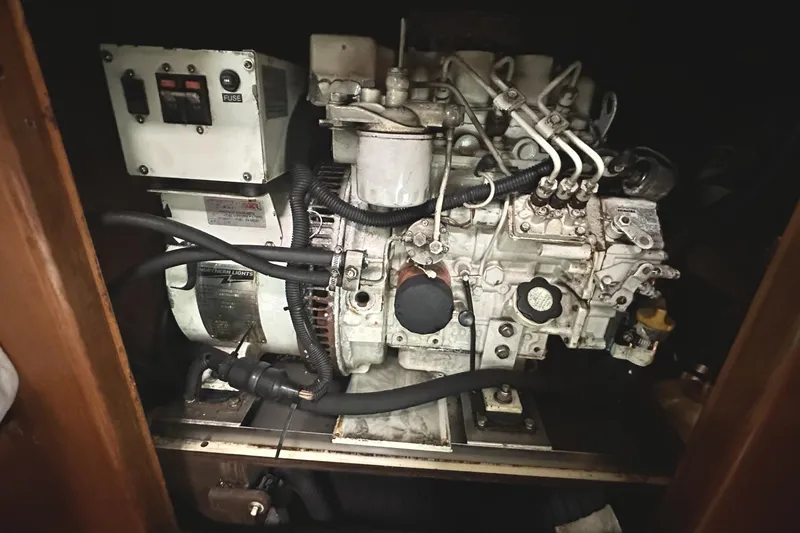 Slide: The Image of Engine of a 2002 Hunter 466 in a confined space. - 48