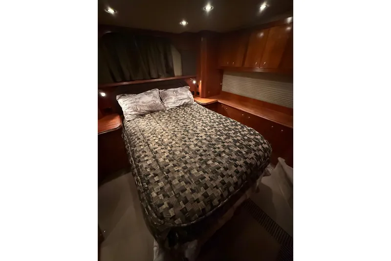 Slide: The Image of Luxurious bedroom interior of 2005 Cruisers Yachts 405 Express Motoryacht with cozy bedding. - 41