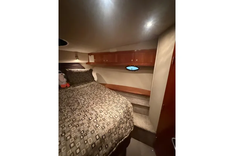 Slide: The Image of Luxurious cabin interior of 2005 Cruisers Yachts 405 Express Motoryacht with cozy bedding. - 54