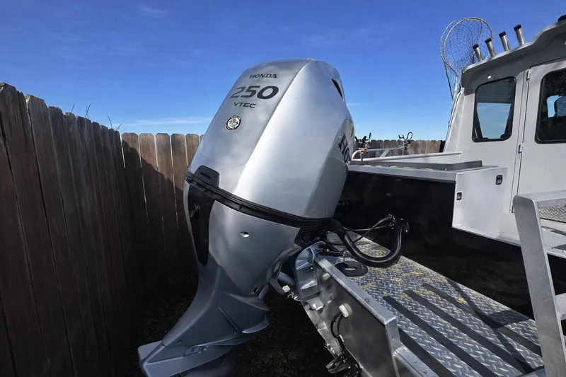 Slide: The Image of 2022 Hewescraft 220 Ocean Pro ET Hardtop with Honda 250 VTEC outboard motor. - 15