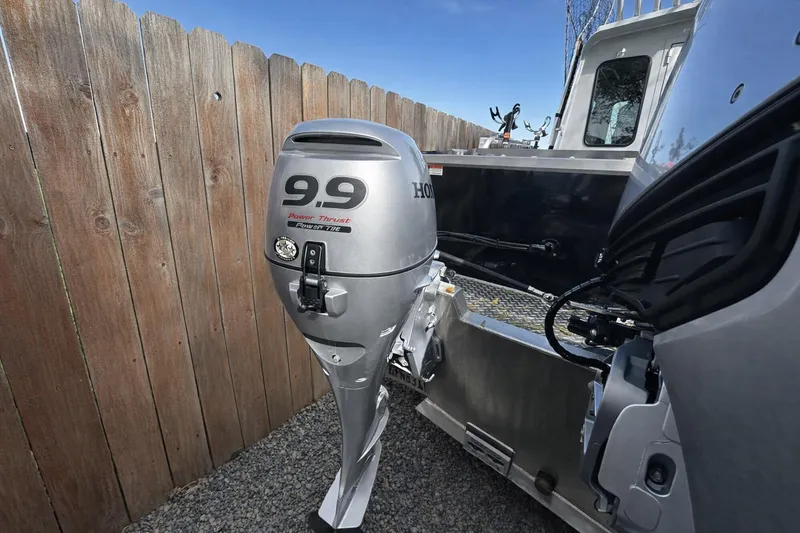 Slide: The Image of 2022 Hewescraft 220 Ocean Pro ET Hardtop with Honda 9.9 outboard motor. - 16