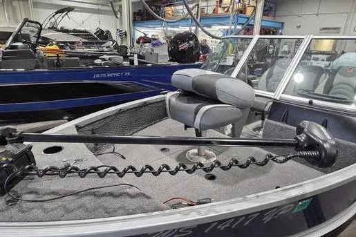 Slide: The Image of 2021 Alumacraft Classic 165 Sport boat interior with seating and trolling motor. - 7