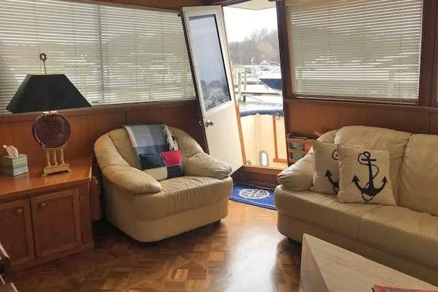 Slide: The Image of Interior of 1985 Chris Craft 500 yacht with cozy seating and nautical decor. - 10