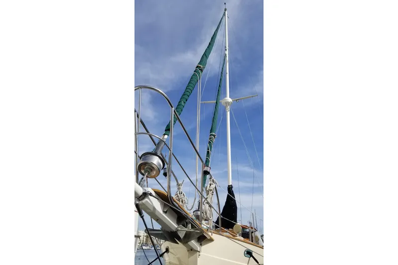 Slide: The Image of 1987 Hans Christian 33 sailboat mast and rigging against blue sky. - 48