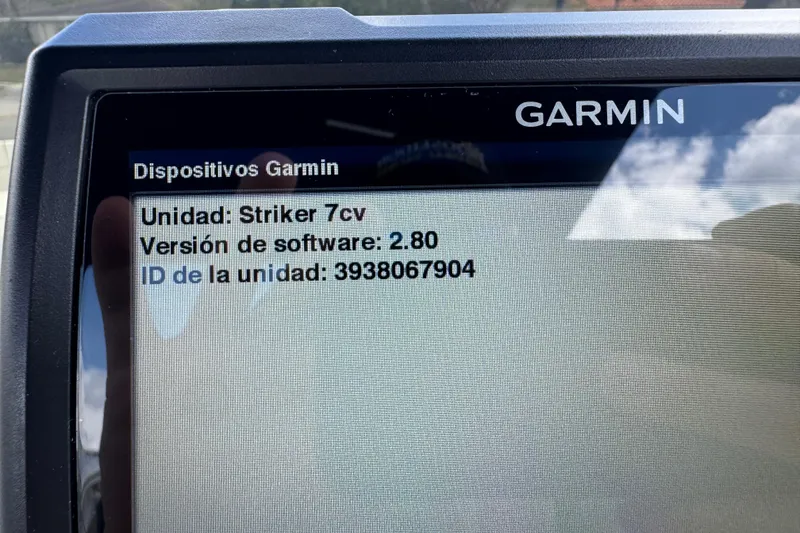 Slide: The Image of Garmin Striker 7cv display showing software version 2.80 and unit ID 3938067904. - 47
