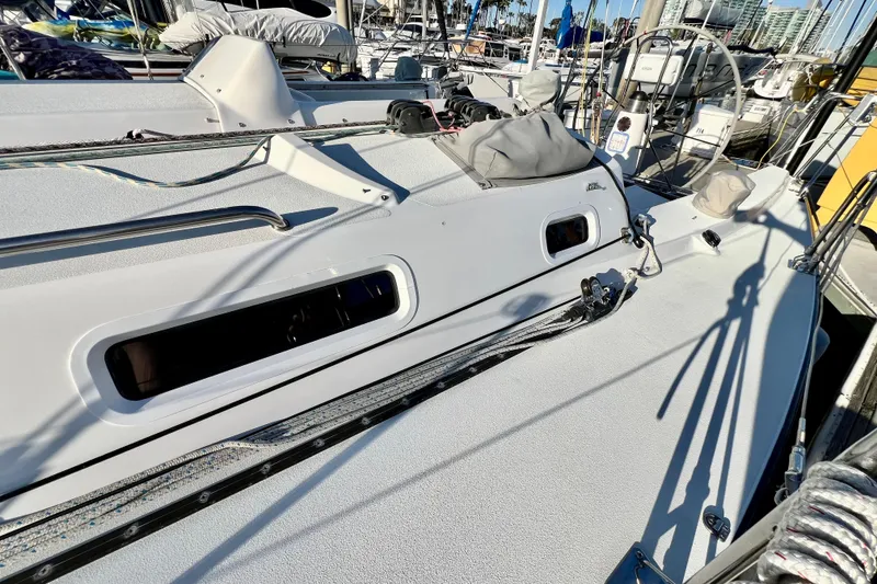 Slide: The Image of 2003 J Boats J/109 sailboat deck with rigging and cockpit view. - 28