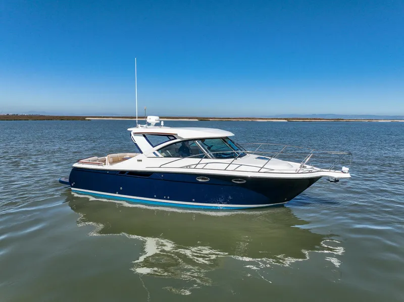 The Image of 2012 Tiara Yachts 3100 Coronet on calm waters. - 0