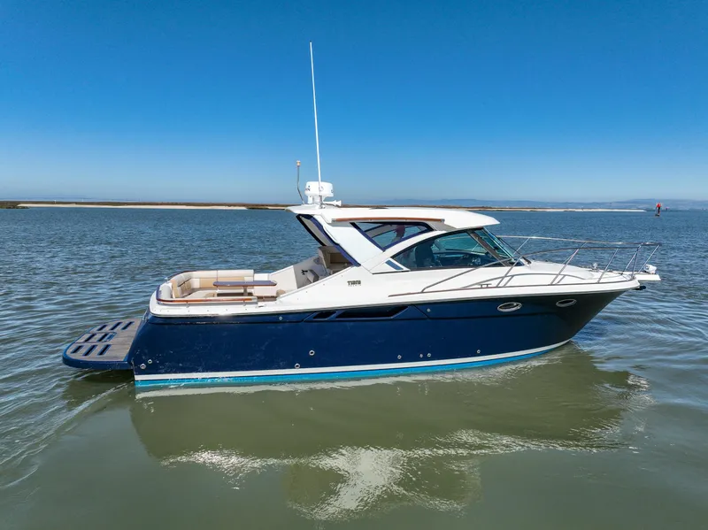 Slide: The Image of 2012 Tiara Yachts 3100 Coronet on calm waters. - 32