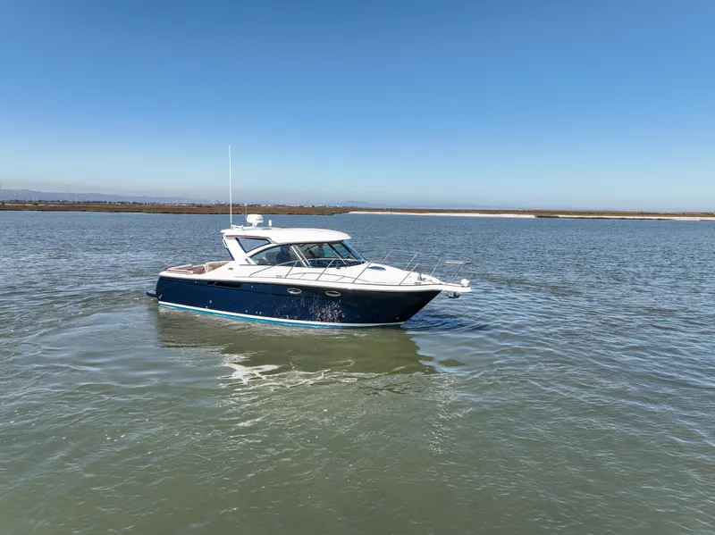 Slide: The Image of 2012 Tiara Yachts 3100 Coronet on calm waters. - 33